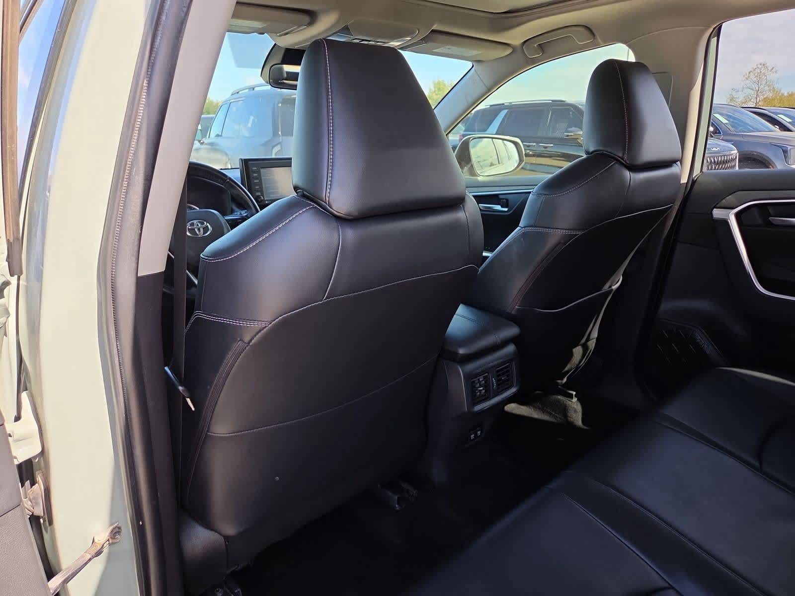 Used 2020 Toyota RAV4 XLE Premium FWD image 17
