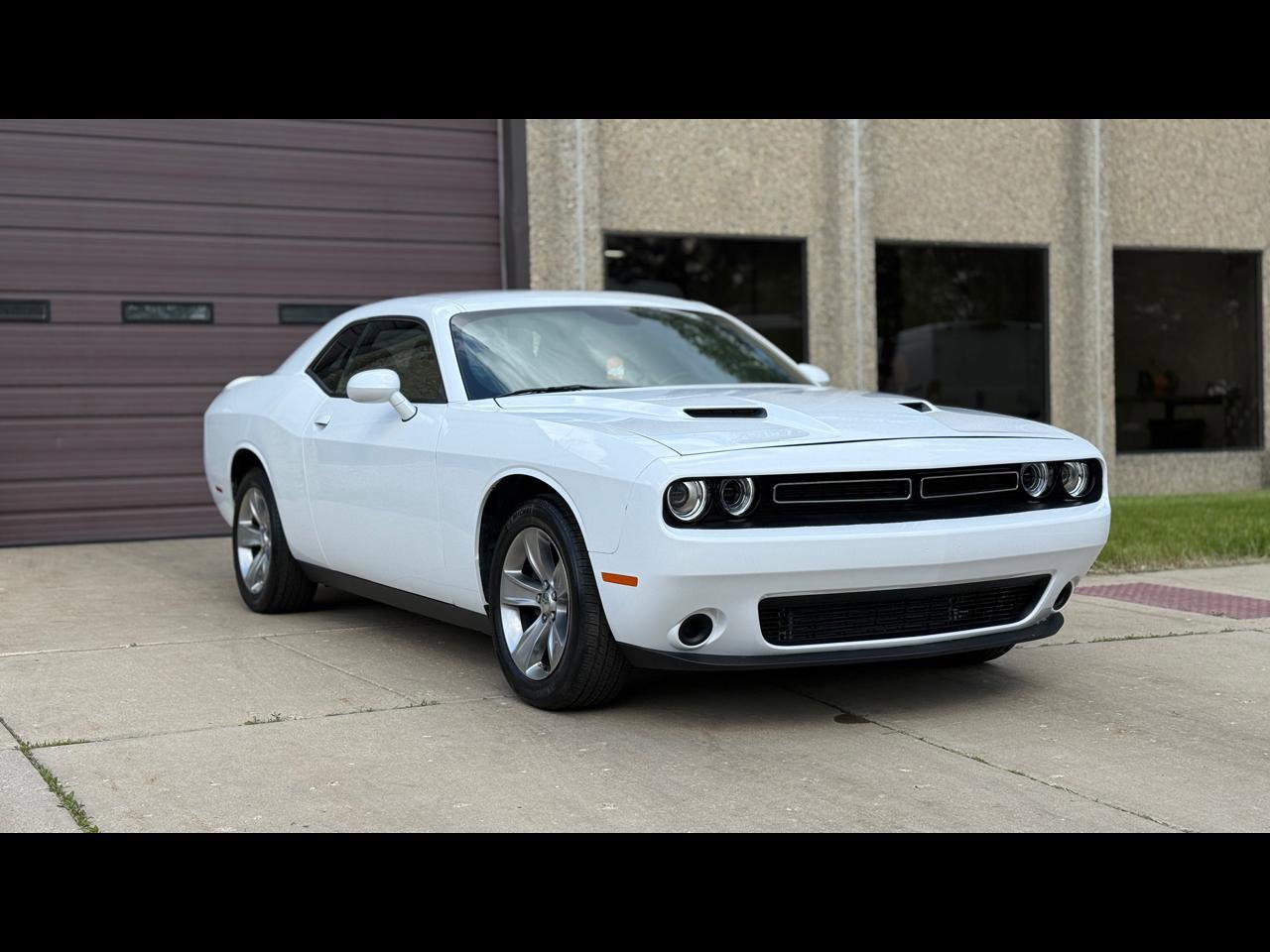 Used 2020 Dodge Challenger SXT RWD image 1