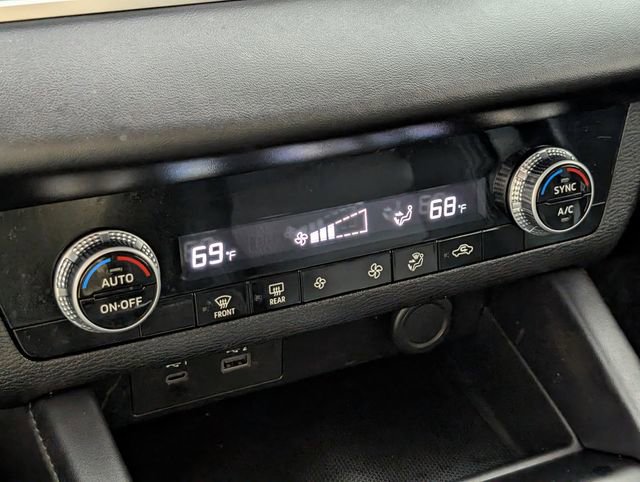 Used 2024 Mitsubishi Outlander ES image 28