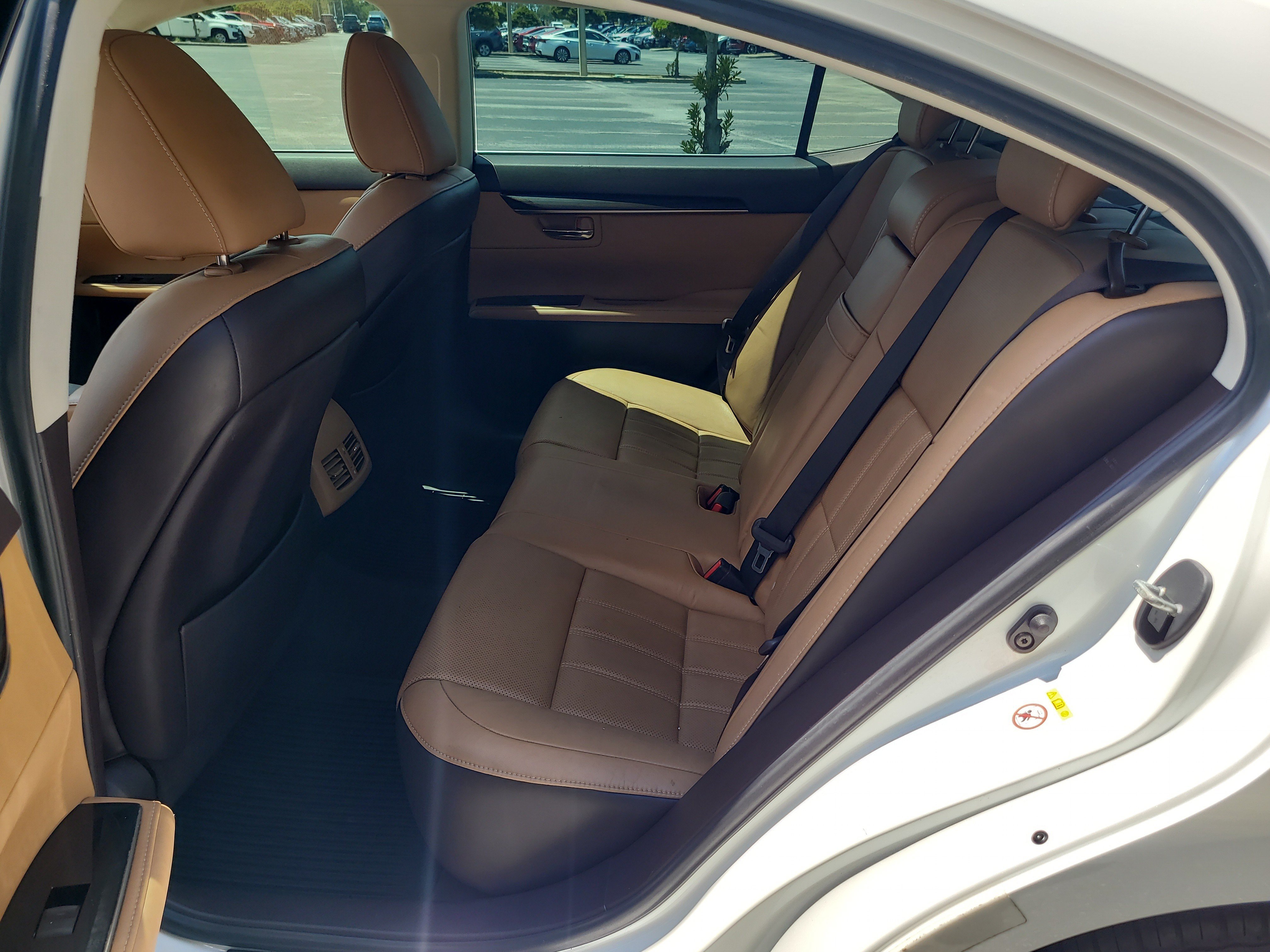 Used 2016 Lexus ES 350 w/ Luxury Package w/Wood Trim FWD image 13