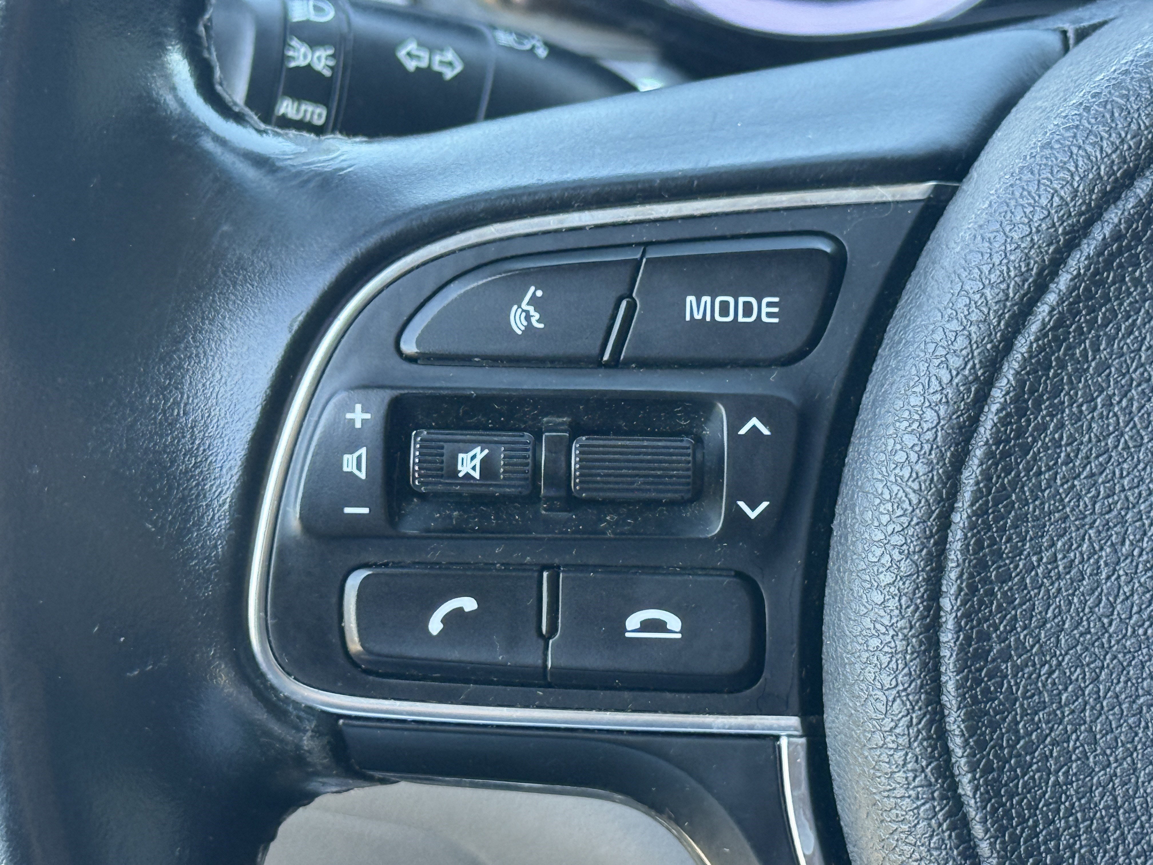 Used 2022 Kia Niro LXS image 18