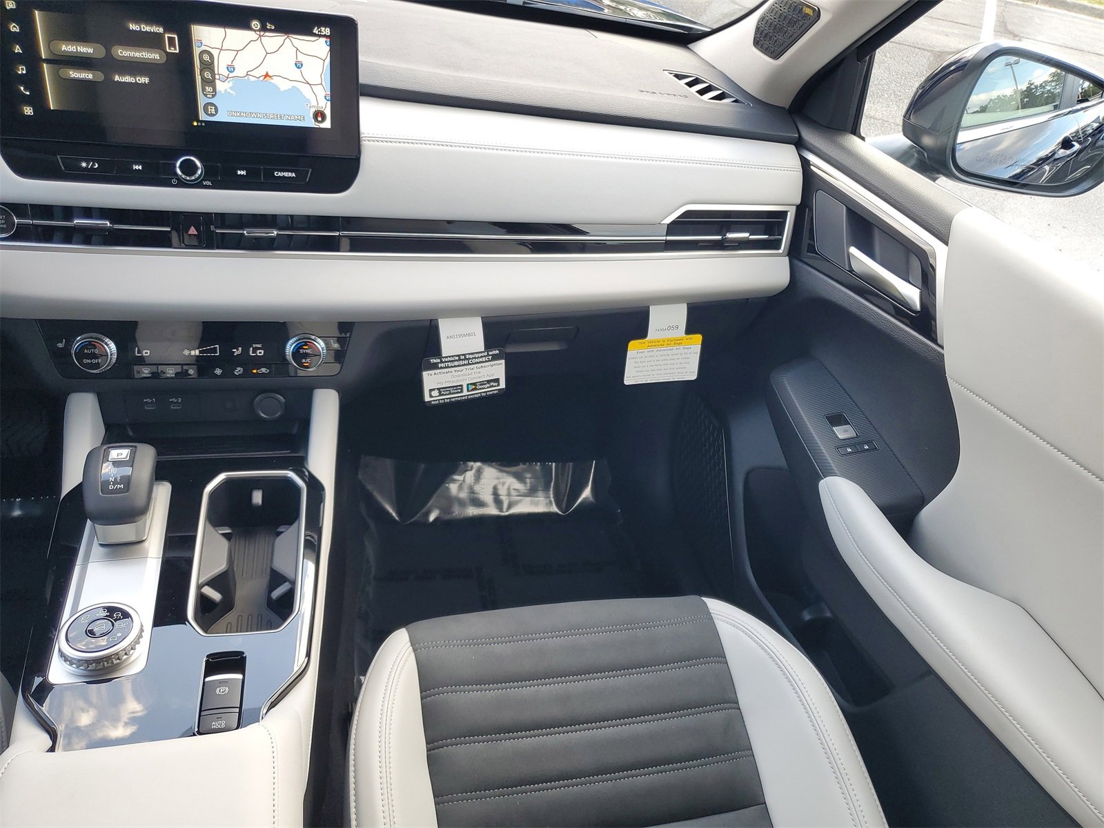 New 2025 Mitsubishi Outlander SE image 26