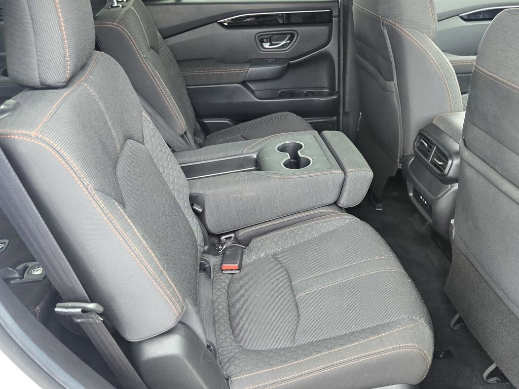 Certified 2025 Honda Pilot Sport image 16