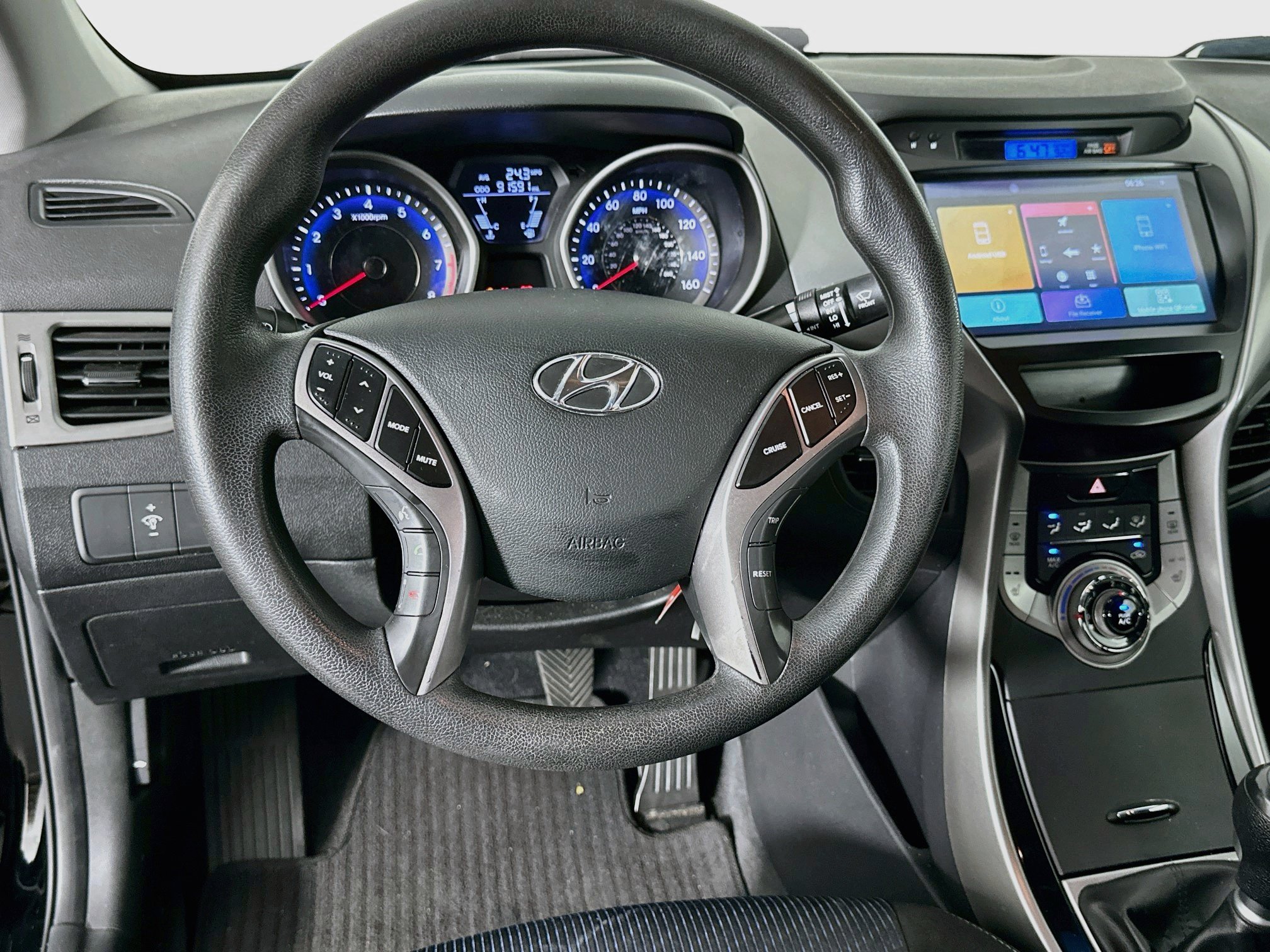 Used 2013 Hyundai Elantra FWD image 17