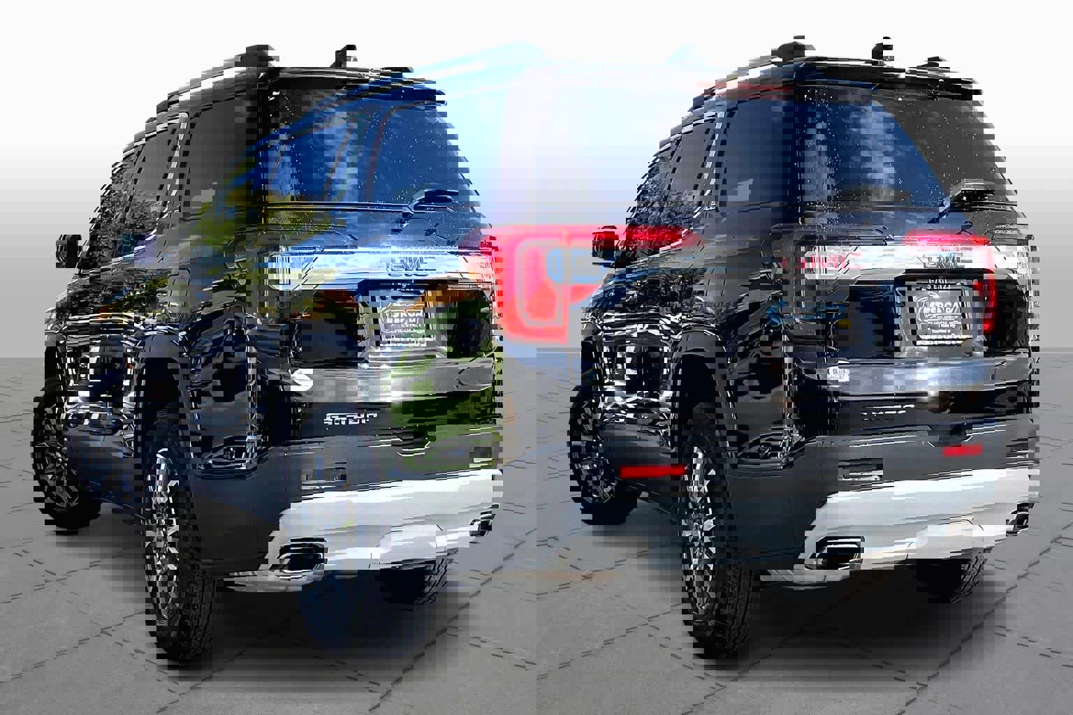 Certified 2023 GMC Acadia SLE w/ Driver Convenience Package image 12