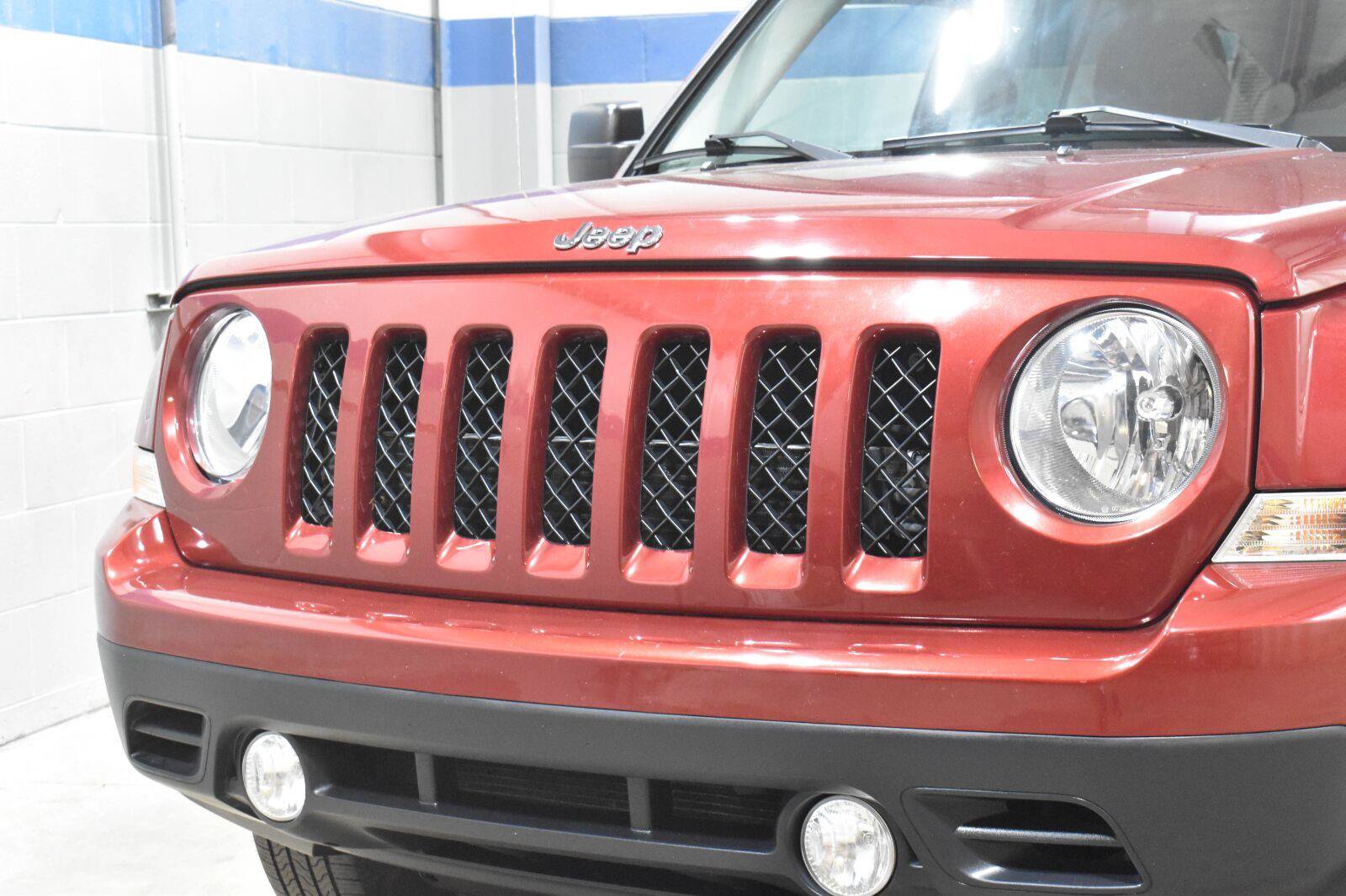 Used 2016 Jeep Patriot Latitude AWD/4WD image 28