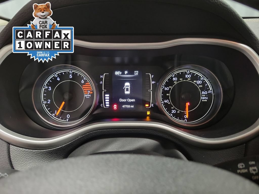 Used 2018 Jeep Cherokee Latitude Plus w/ Comfort/Convenience Group FWD image 25