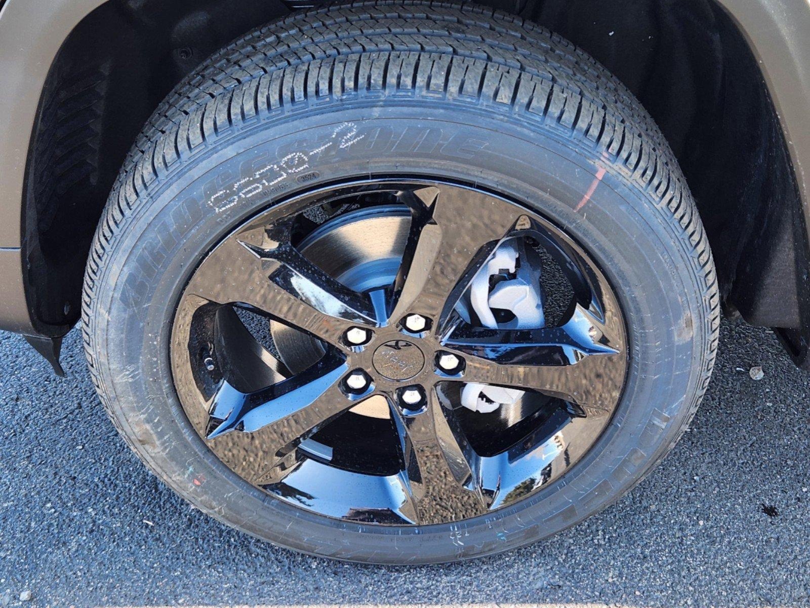 New 2025 Jeep Grand Cherokee Altitude image 20