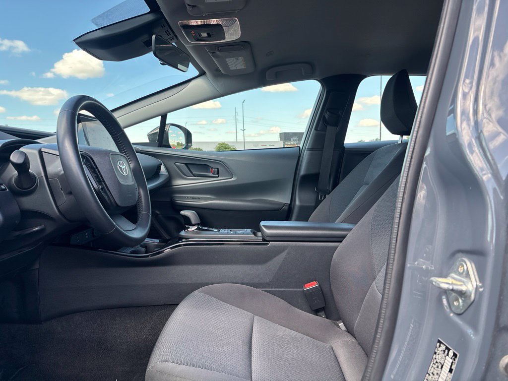 Used 2025 Toyota Prius LE FWD image 10