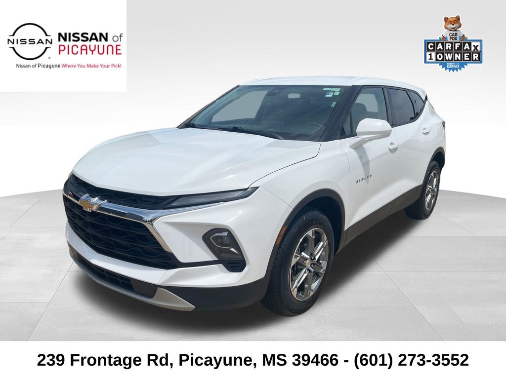 Used 2025 Chevrolet Blazer LT FWD image 1