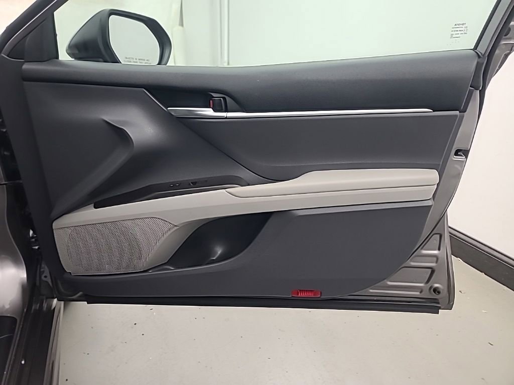 Used 2023 Toyota Camry SE image 12