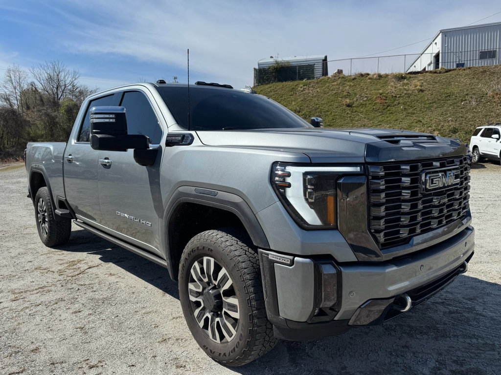 Used 2024 GMC Sierra 3500 Denali Ultimate image 3