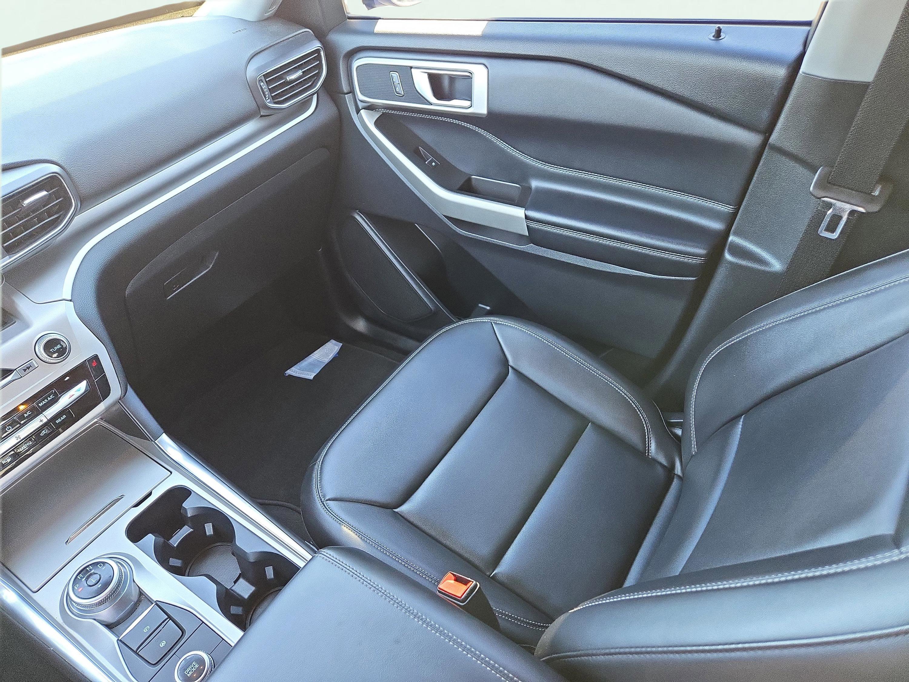 Used 2022 Ford Explorer XLT w/ Equipment Group 202A image 22