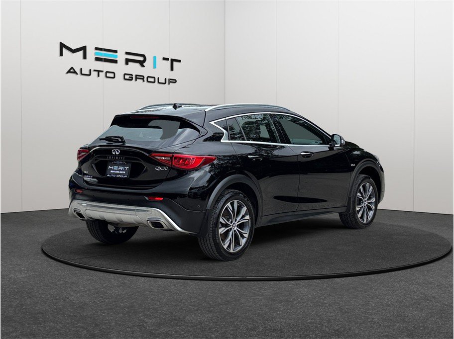 Used 2017 INFINITI QX30 Premium w/ Technology Package AWD/4WD image 9