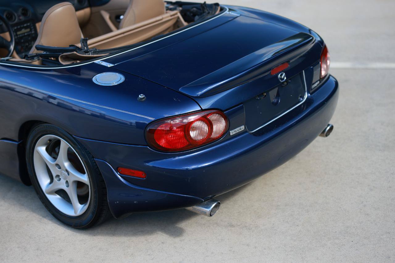 Used 2002 MAZDA MX-5 Miata RWD image 38