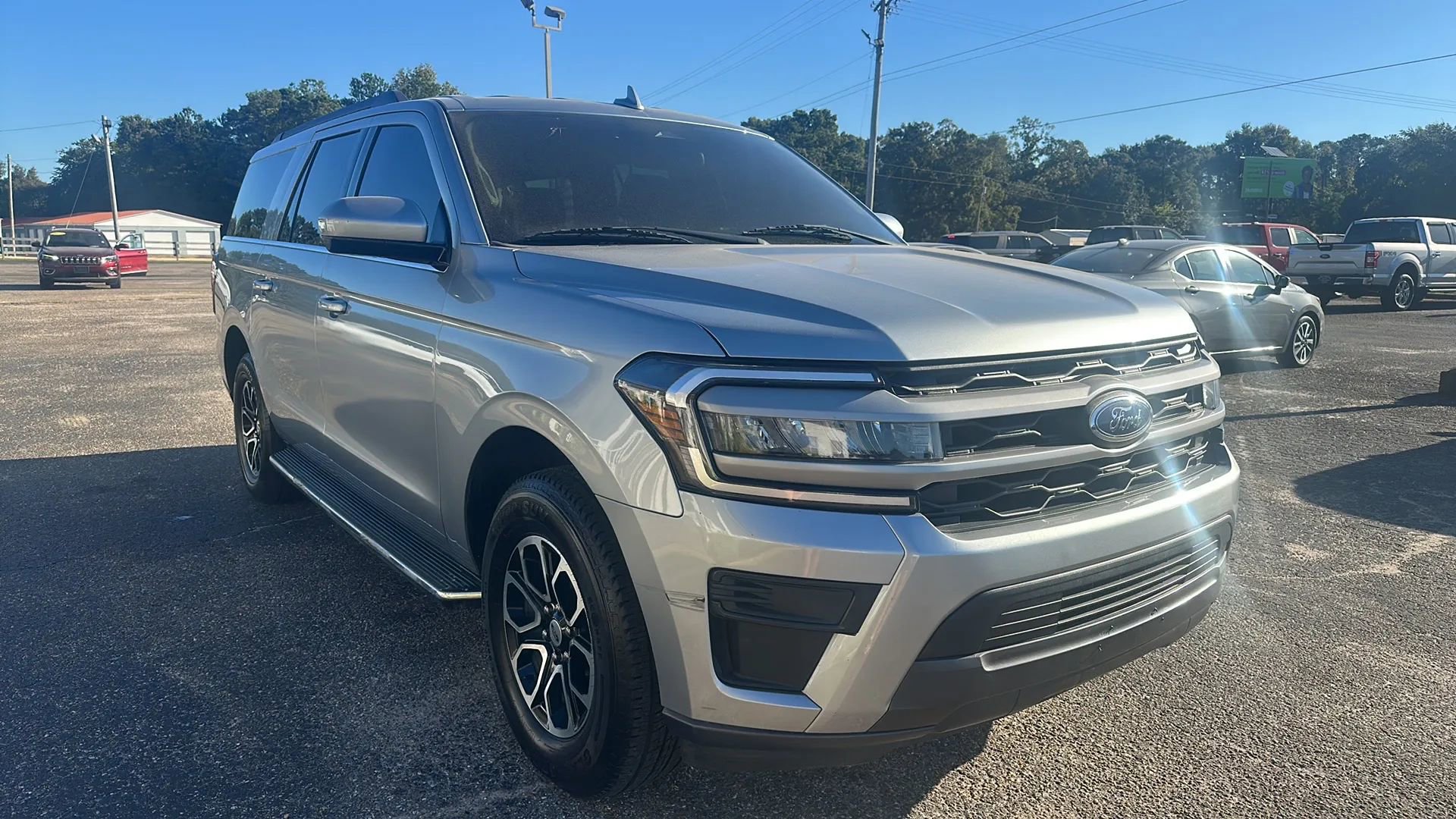 Used 2022 Ford Expedition Max XLT image 3