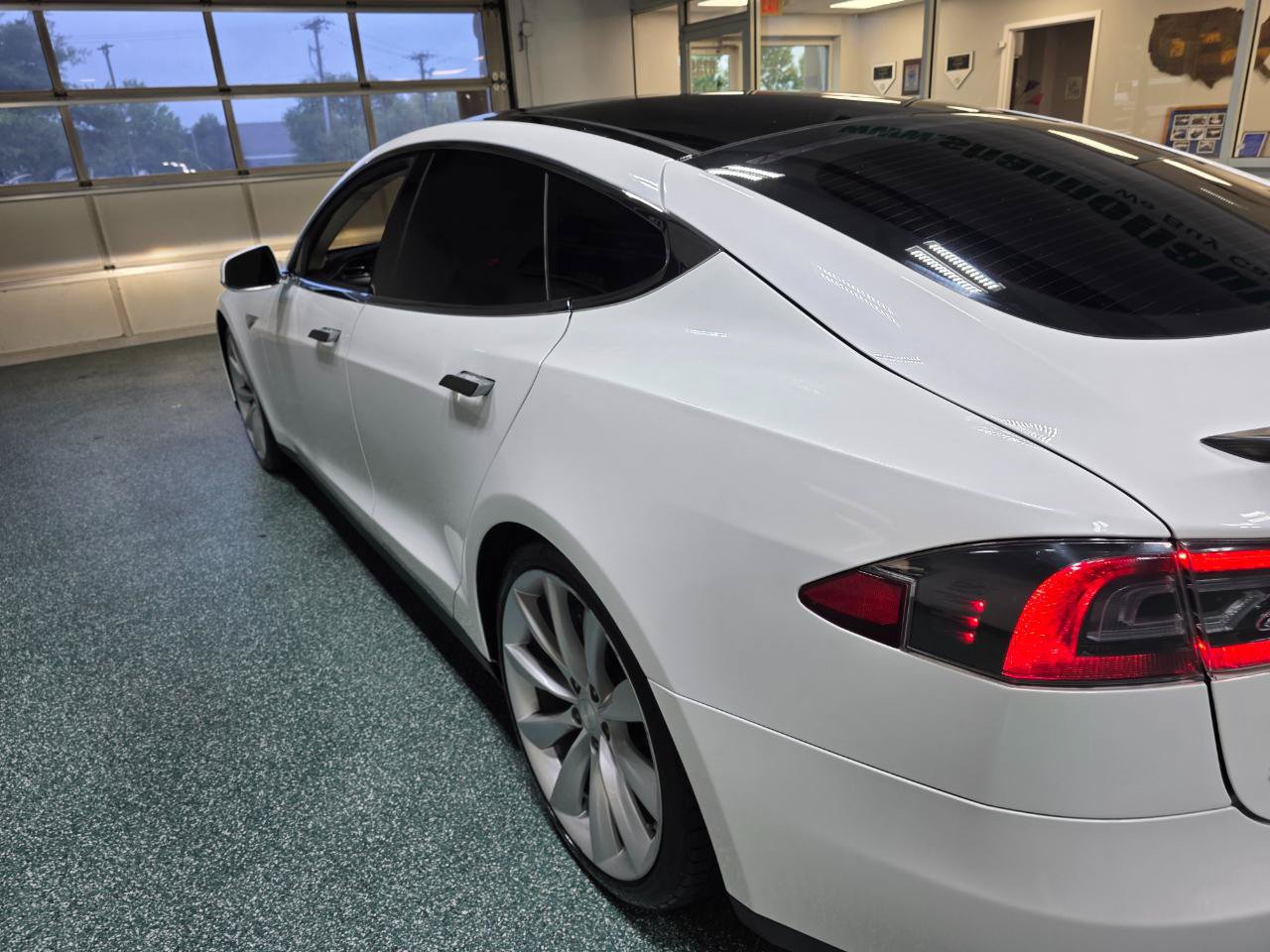 Used 2012 Tesla Model S Signature Performance RWD image 10