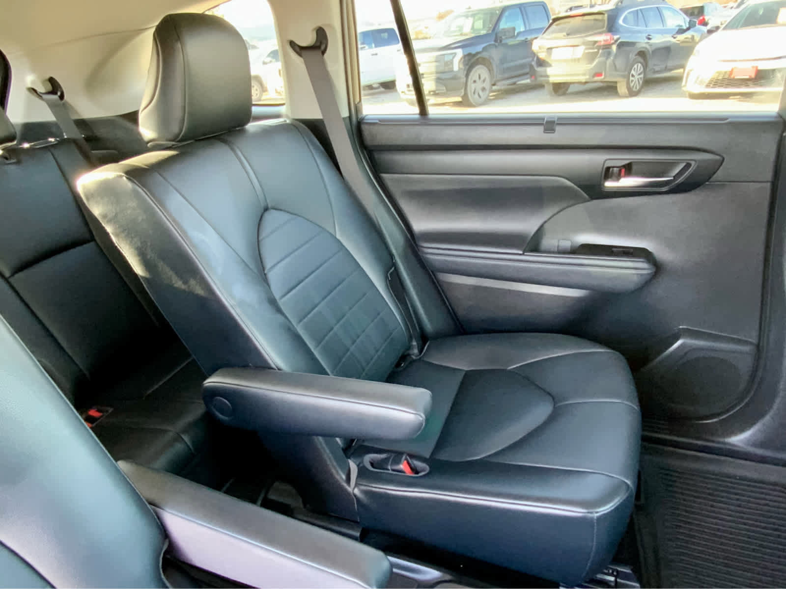 Used 2021 Toyota Highlander XLE image 29