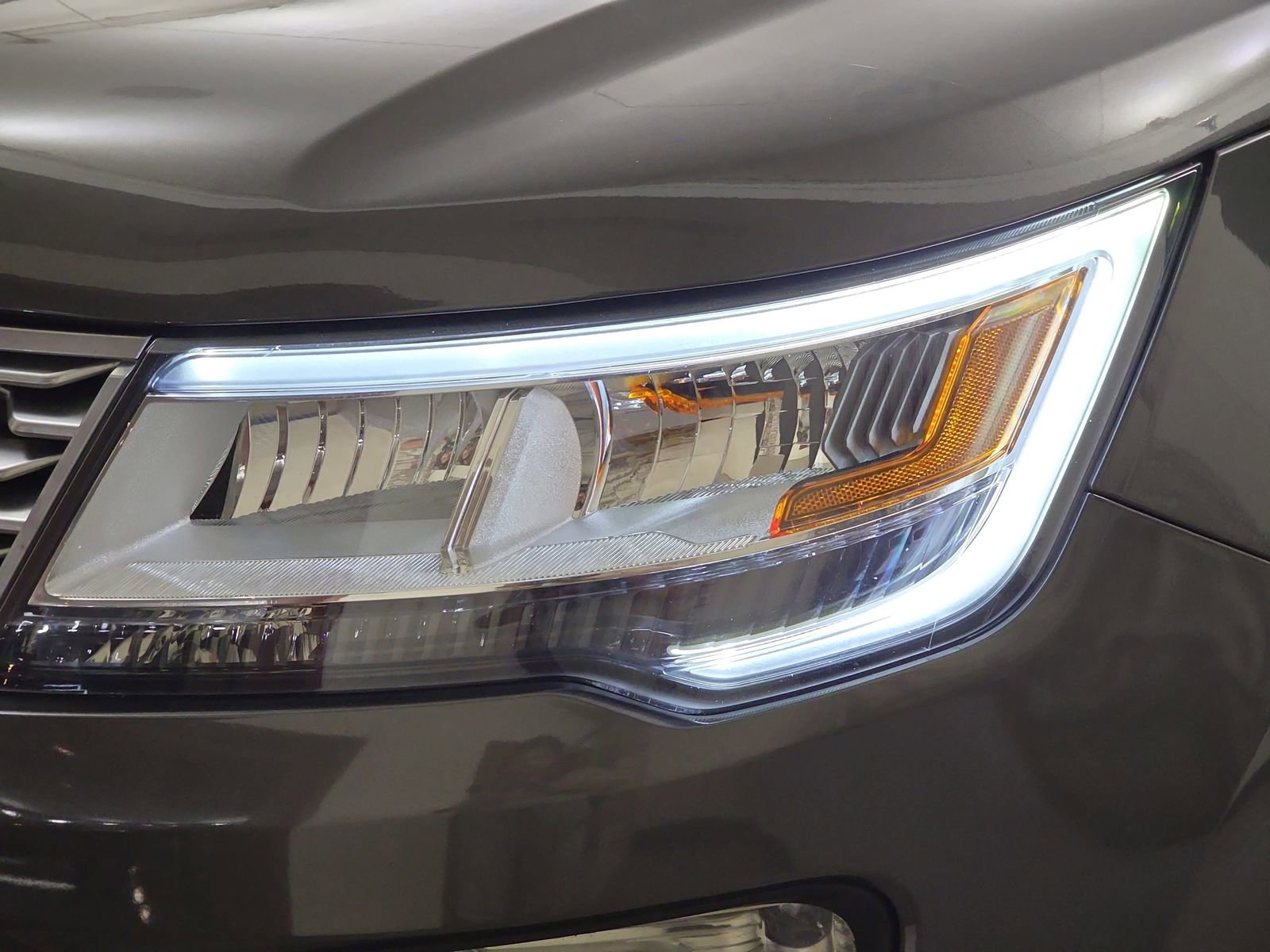 Used 2018 Ford Explorer Platinum image 35