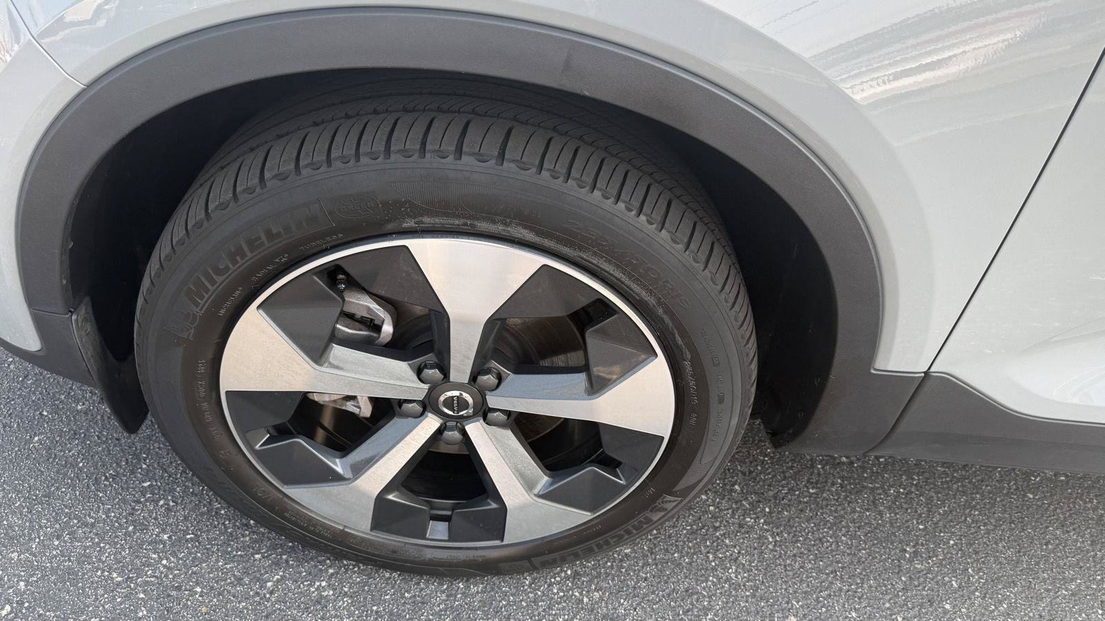 Used 2024 Volvo XC40 B5 Plus AWD/4WD image 10