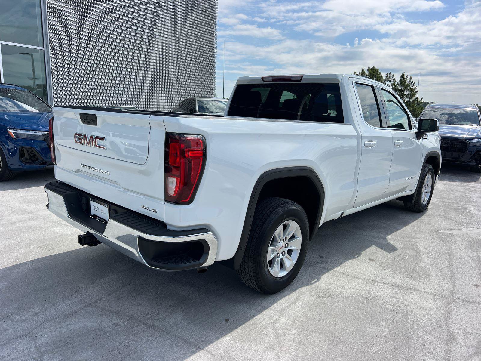 Used 2022 GMC Sierra 1500 SLE RWD image 5