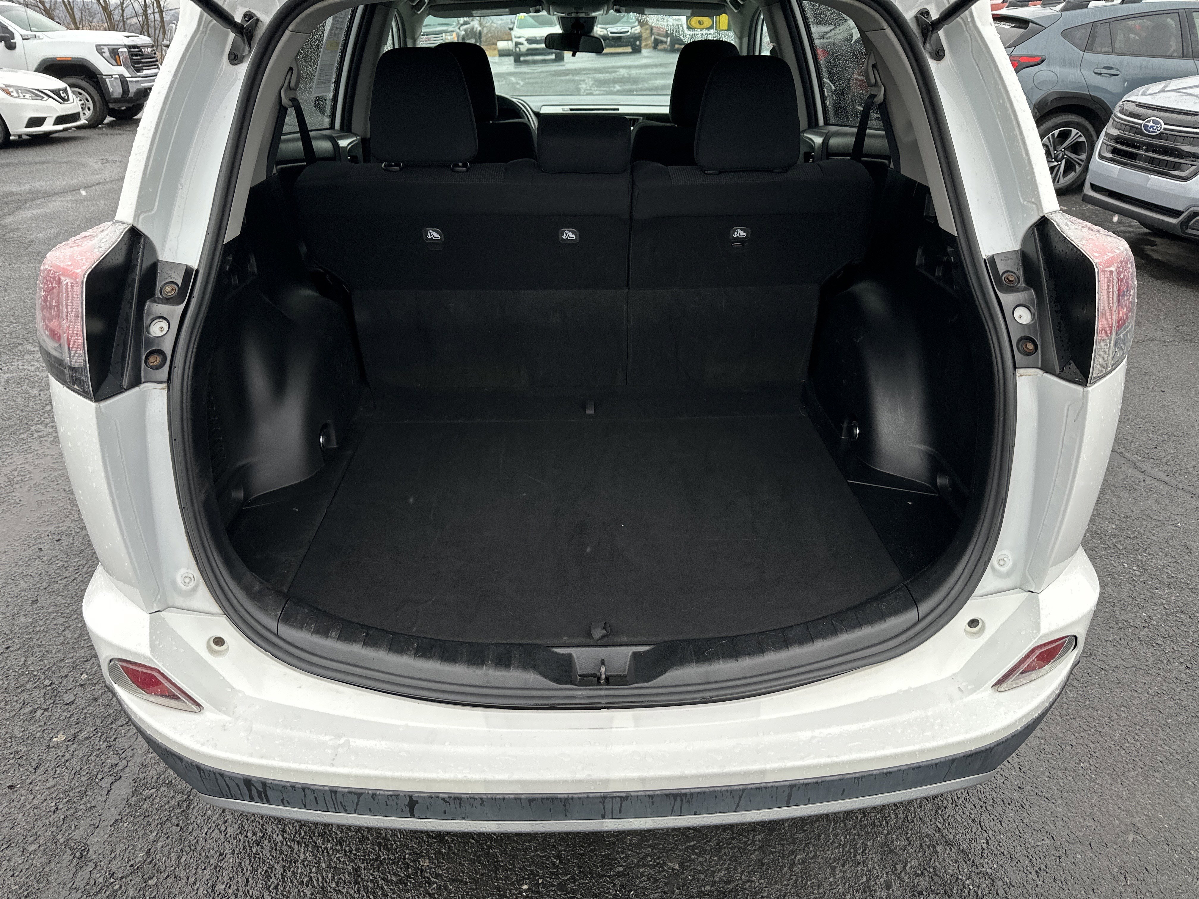 Used 2018 Toyota RAV4 XLE image 5