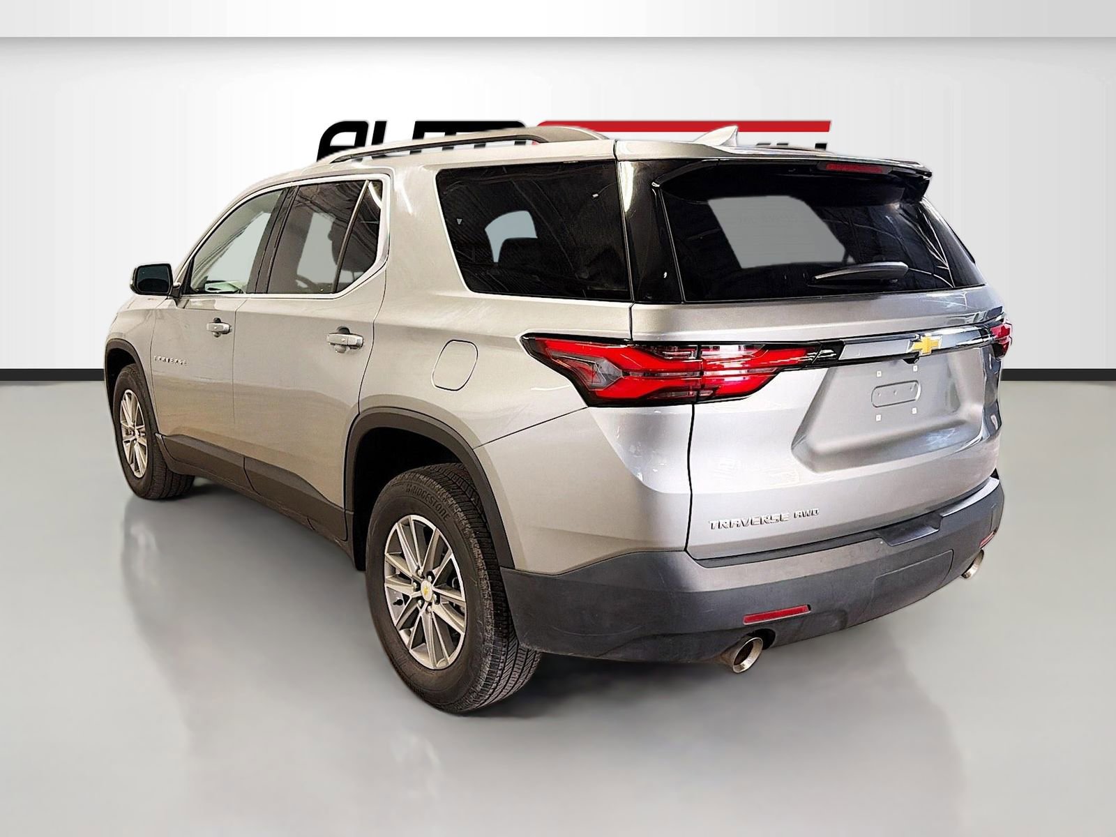 Used 2023 Chevrolet Traverse LT image 5