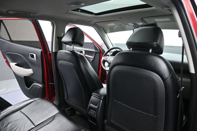 Used 2024 Hyundai Venue SEL FWD image 28