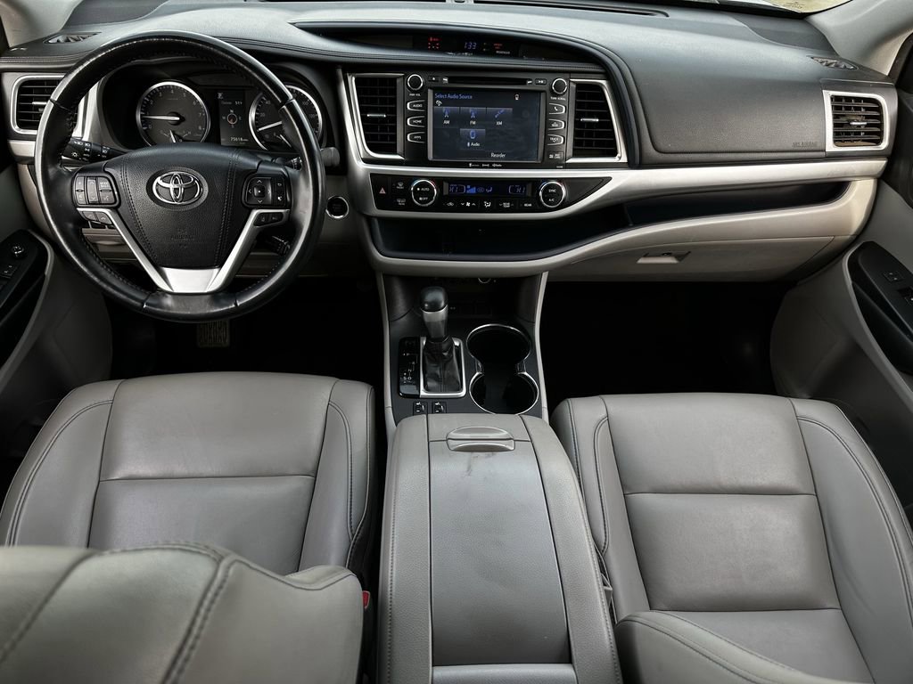 Used 2019 Toyota Highlander XLE image 12