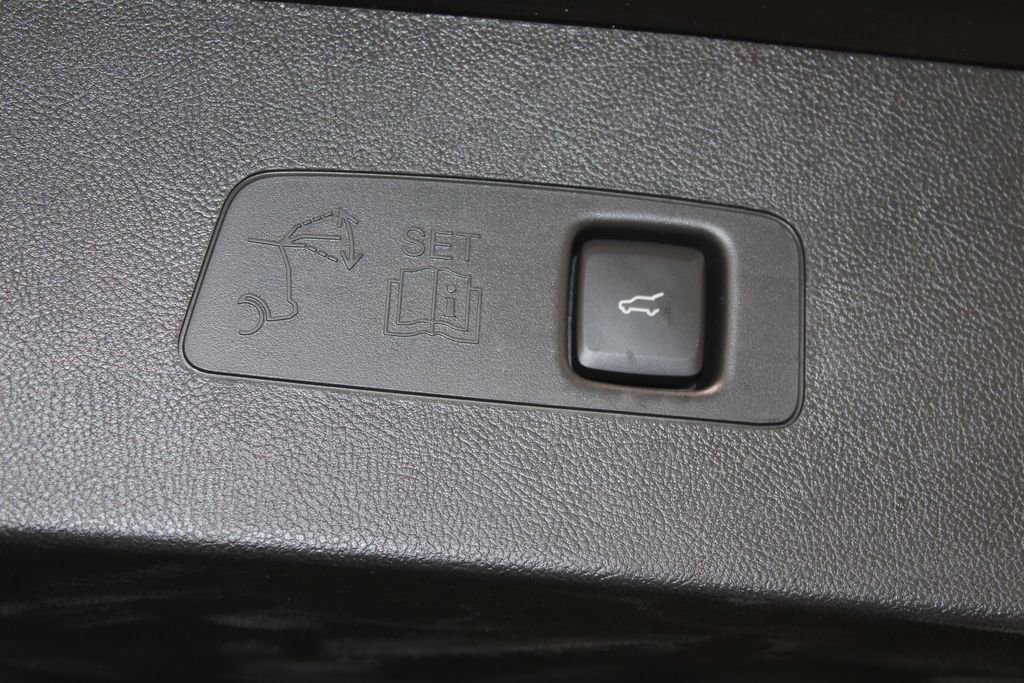 New 2026 Lincoln Corsair Premiere image 16