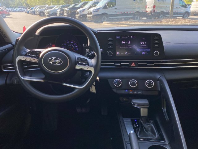 Used 2023 Hyundai Elantra SE FWD image 8