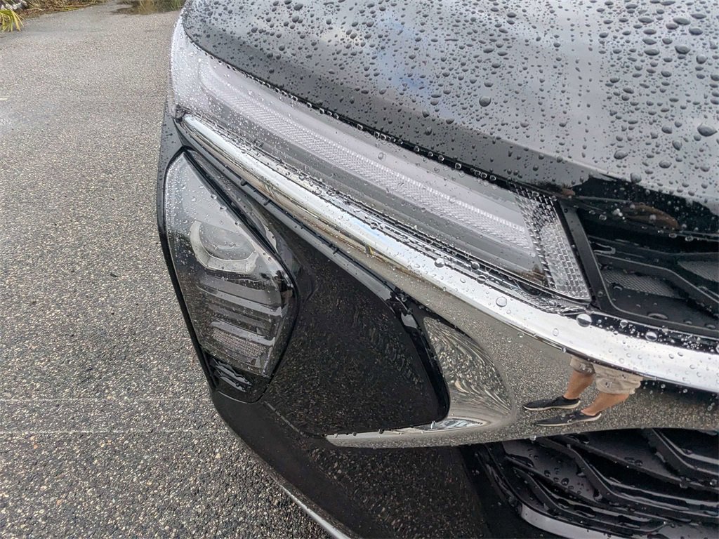 Used 2025 Chevrolet Trax LT w/ LT Convenience Package image 10