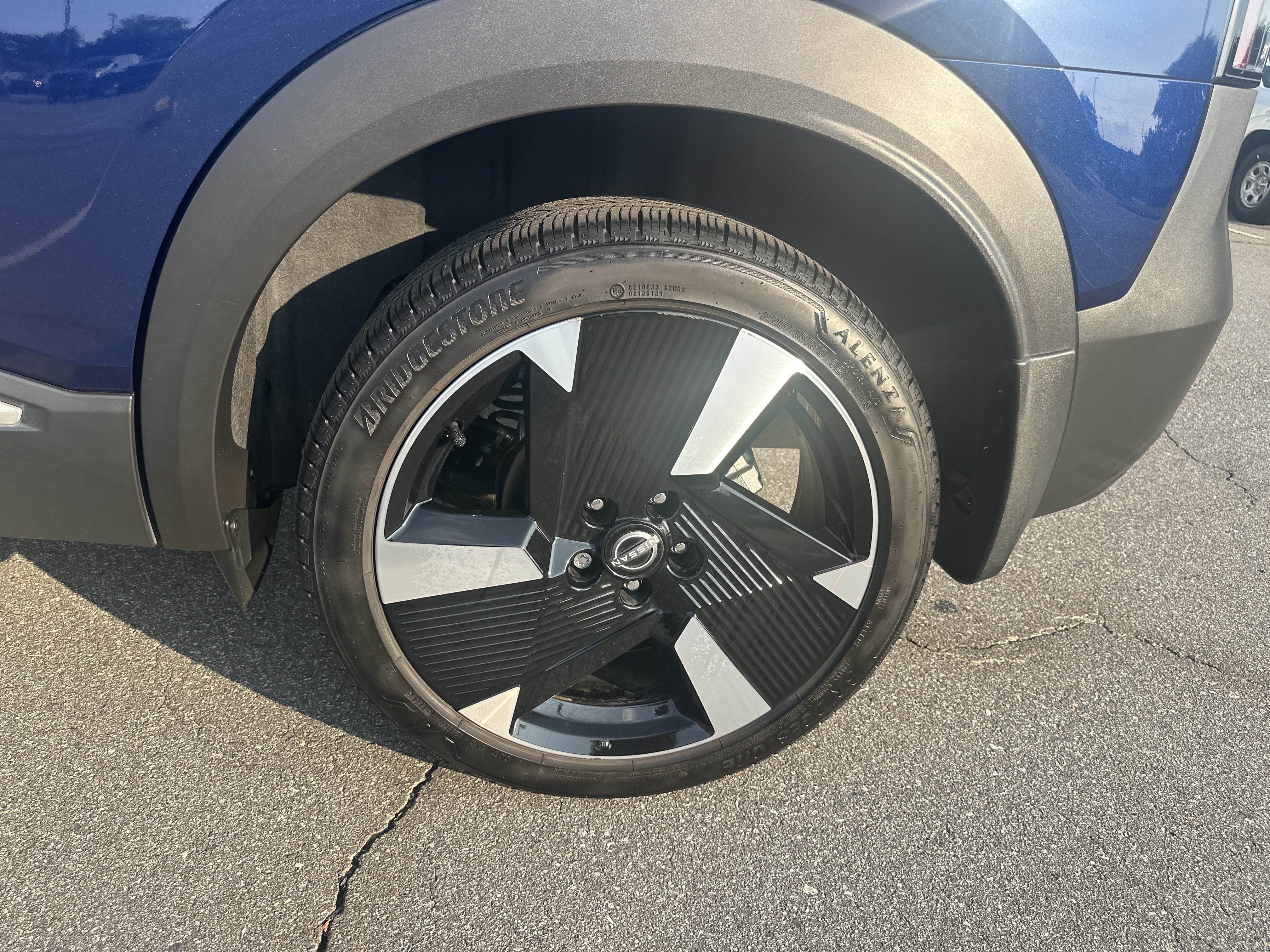 Certified 2025 Nissan Kicks SR FWD image 11