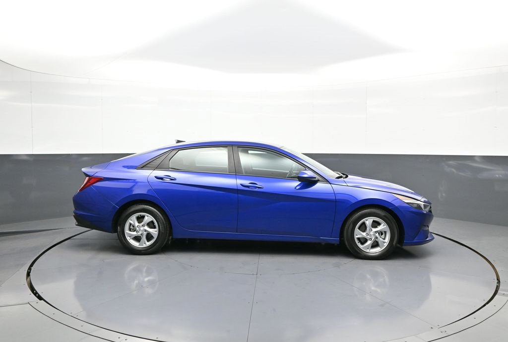 Certified 2023 Hyundai Elantra SE w/ Cargo Package image 5