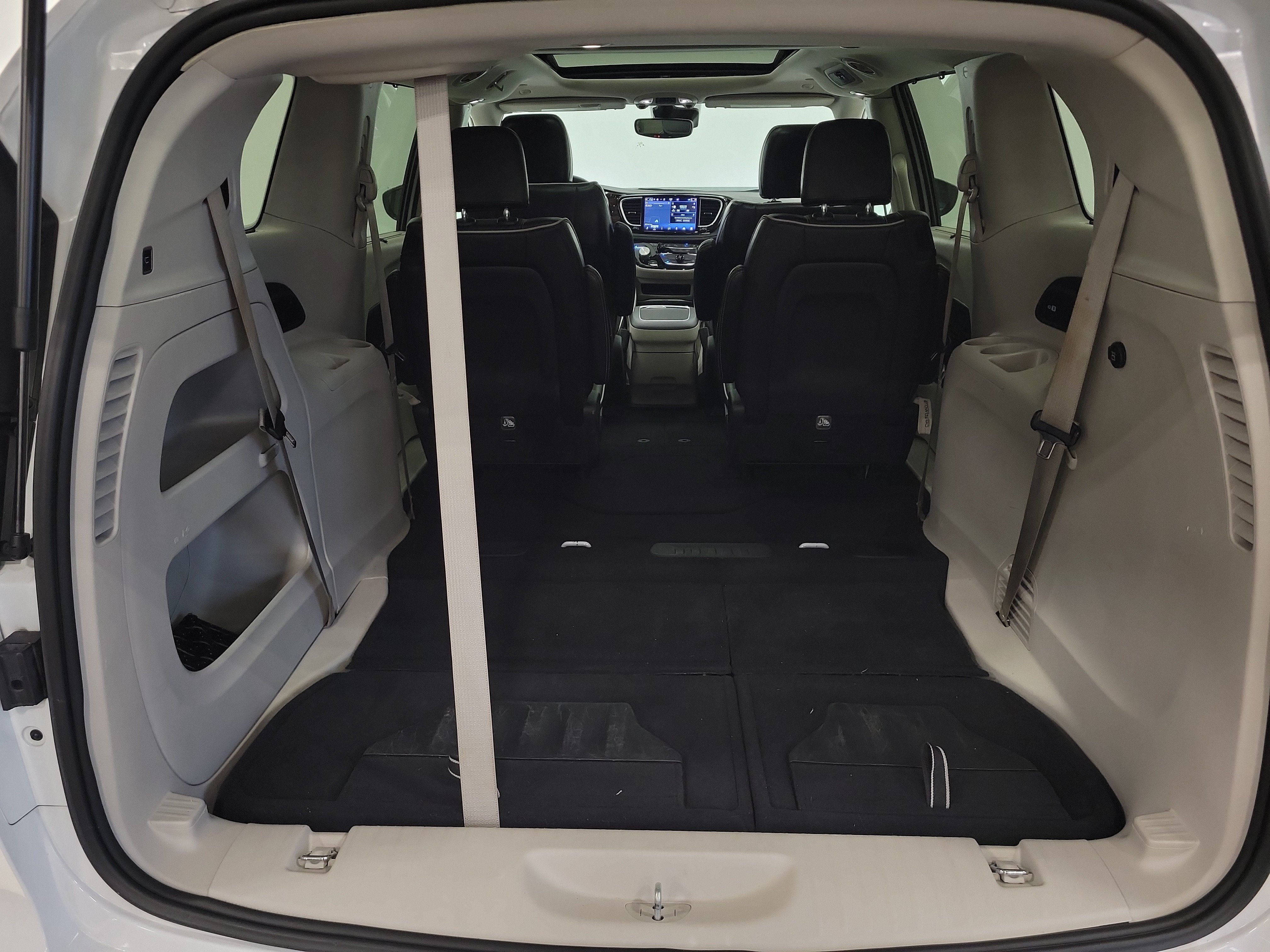 Used 2023 Chrysler Pacifica Limited FWD image 25