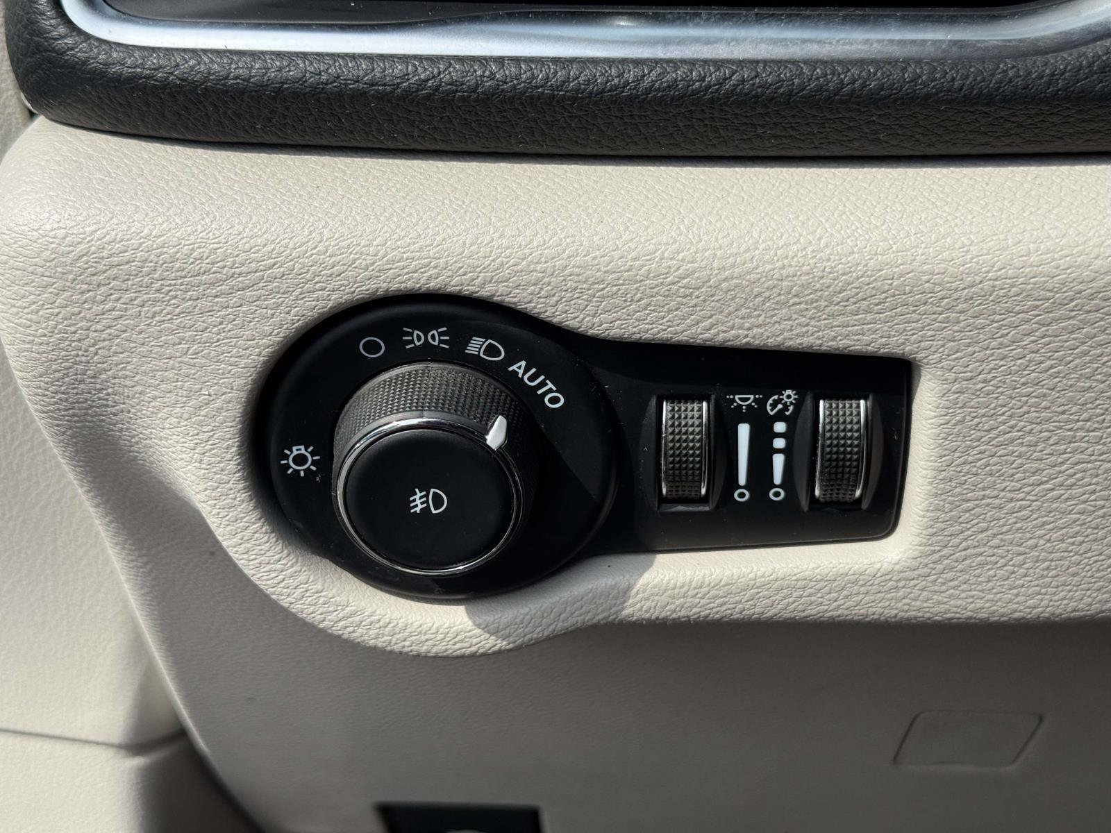 Used 2023 Chrysler Pacifica Limited w/ Uconnect Theater Family Group AWD/4WD image 20