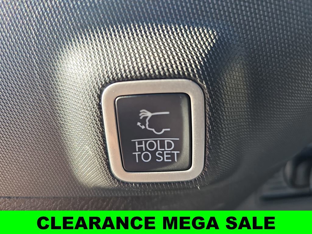 New 2025 Jeep Grand Cherokee Altitude image 13