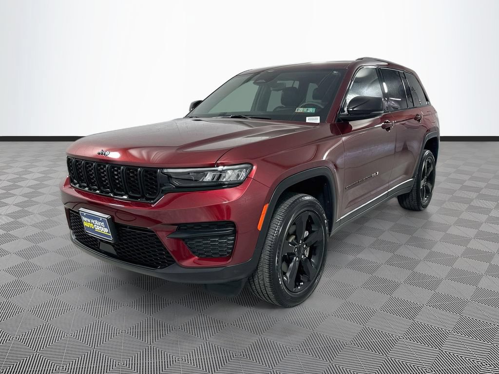 Used 2023 Jeep Grand Cherokee Altitude RWD image 3