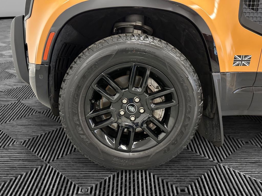 Used 2022 Land Rover Defender 110 X-Dynamic SE AWD/4WD image 13