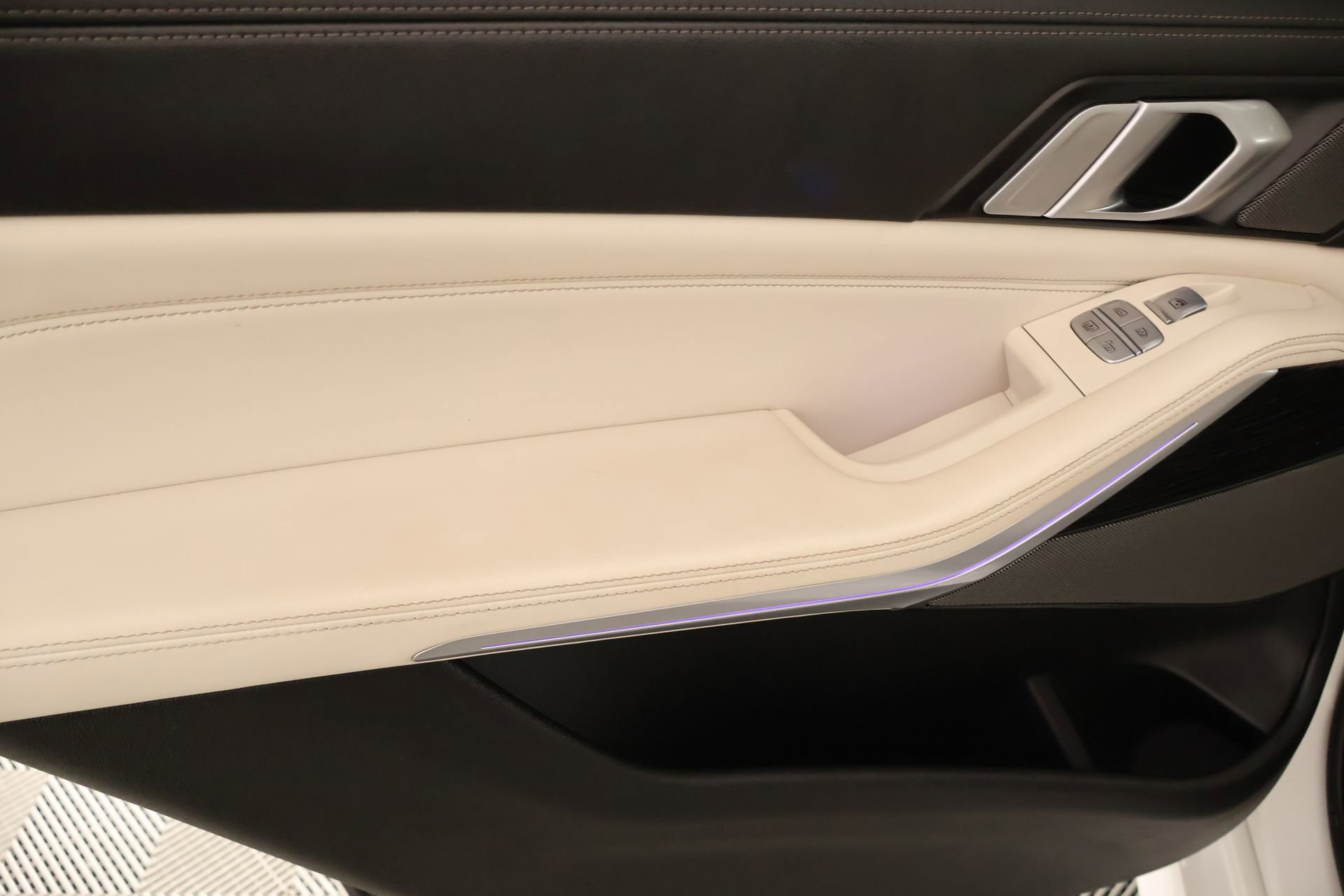 Used 2023 BMW X7 xDrive40i w/ M Sport Package image 19