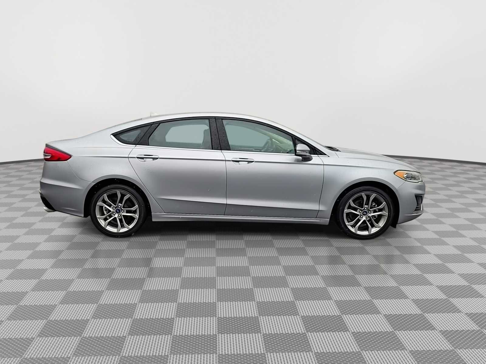 Used 2020 Ford Fusion SEL image 9
