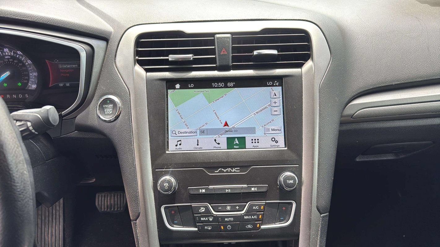 Used 2019 Ford Fusion SE FWD image 9