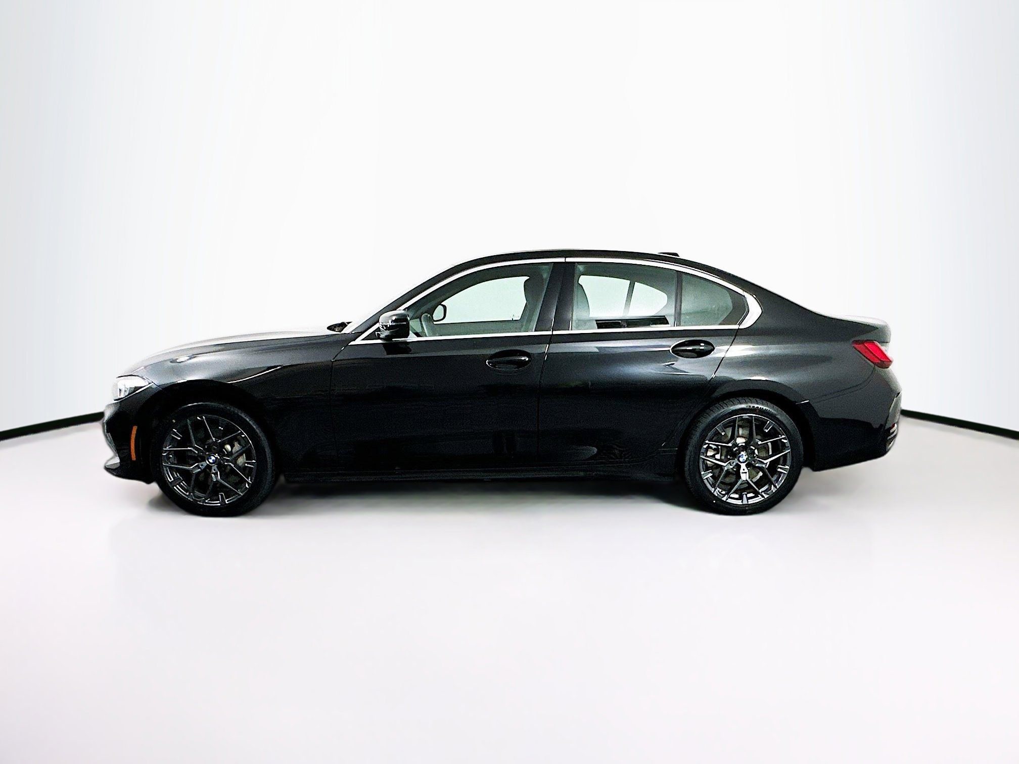 Used 2025 BMW 330i xDrive Sedan image 4