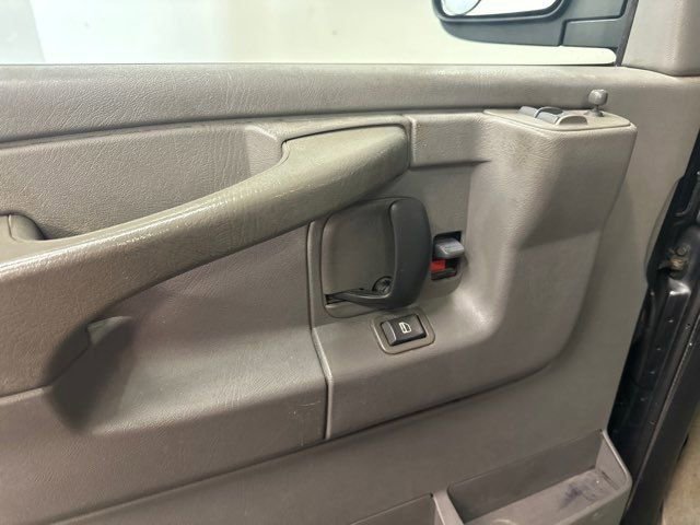 Used 2003 Chevrolet Express 1500 w/ Preferred Equipment Group 3 image 12