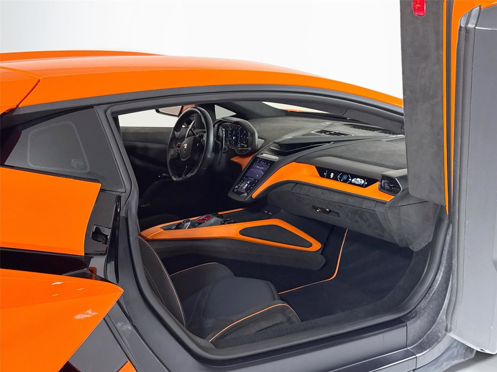 Used 2024 Lamborghini Revuelto image 28