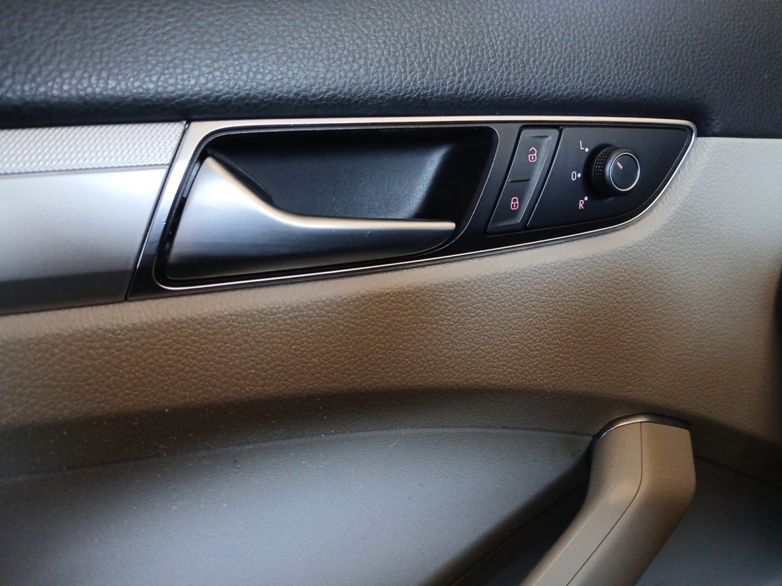 Used 2016 Volkswagen Passat 1.8T S w/ Lighting Package (P06) image 21