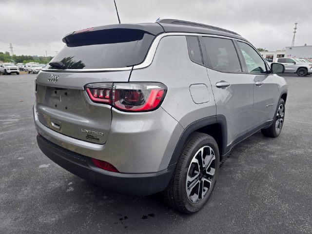 Used 2024 Jeep Compass Limited AWD/4WD image 3