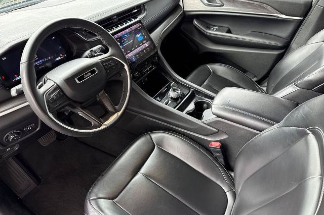 Used 2024 Jeep Grand Cherokee Limited AWD/4WD image 5