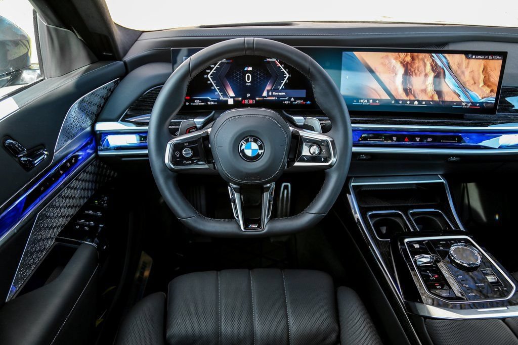 Used 2025 BMW 760i xDrive w/ Executive Package AWD/4WD image 11