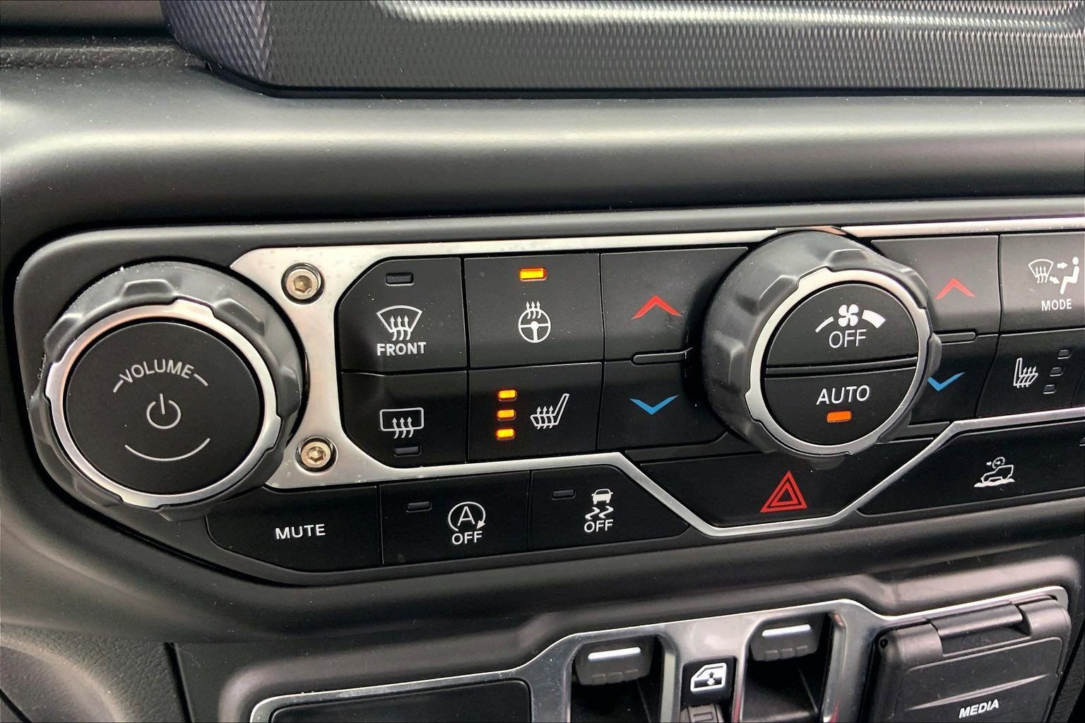 Certified 2023 Jeep Wrangler Unlimited Sport AWD/4WD image 32
